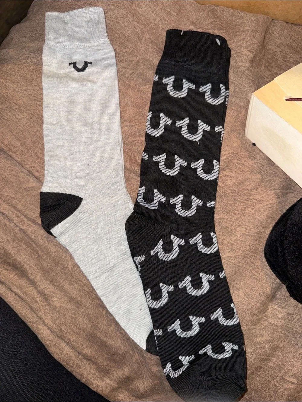 NEW True Religion Black, Gray and Camouflage Men's Sock & Slipper Set